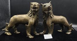 Nepalesische Wächterlöwen, bekannt als Simha. Bronze Figuren